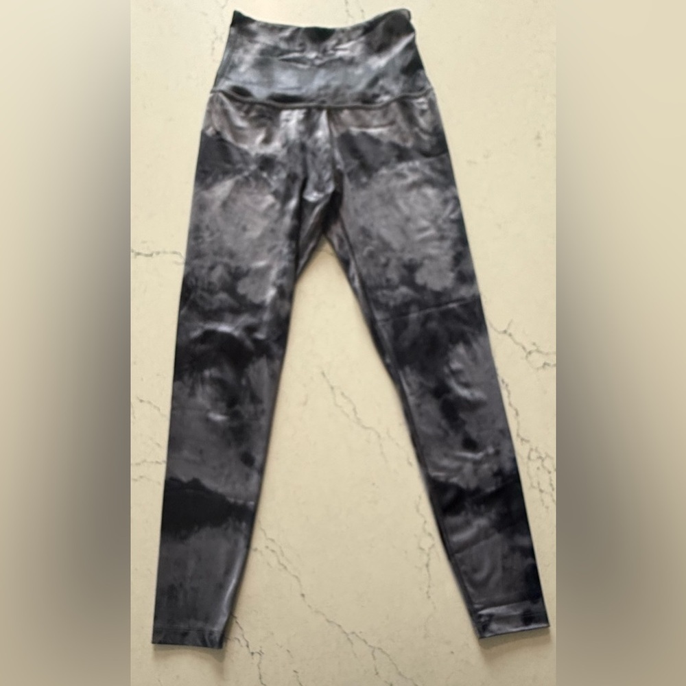 Beyond Yoga Black & Gray Leggings Size Small Tie Dye Marble Athleisure